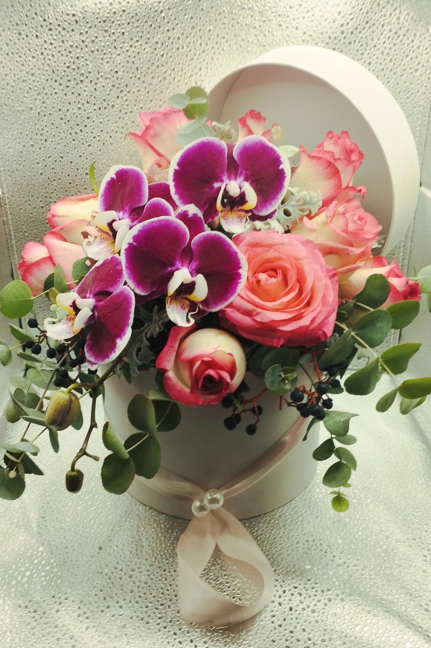 Rózsa box Orchideával