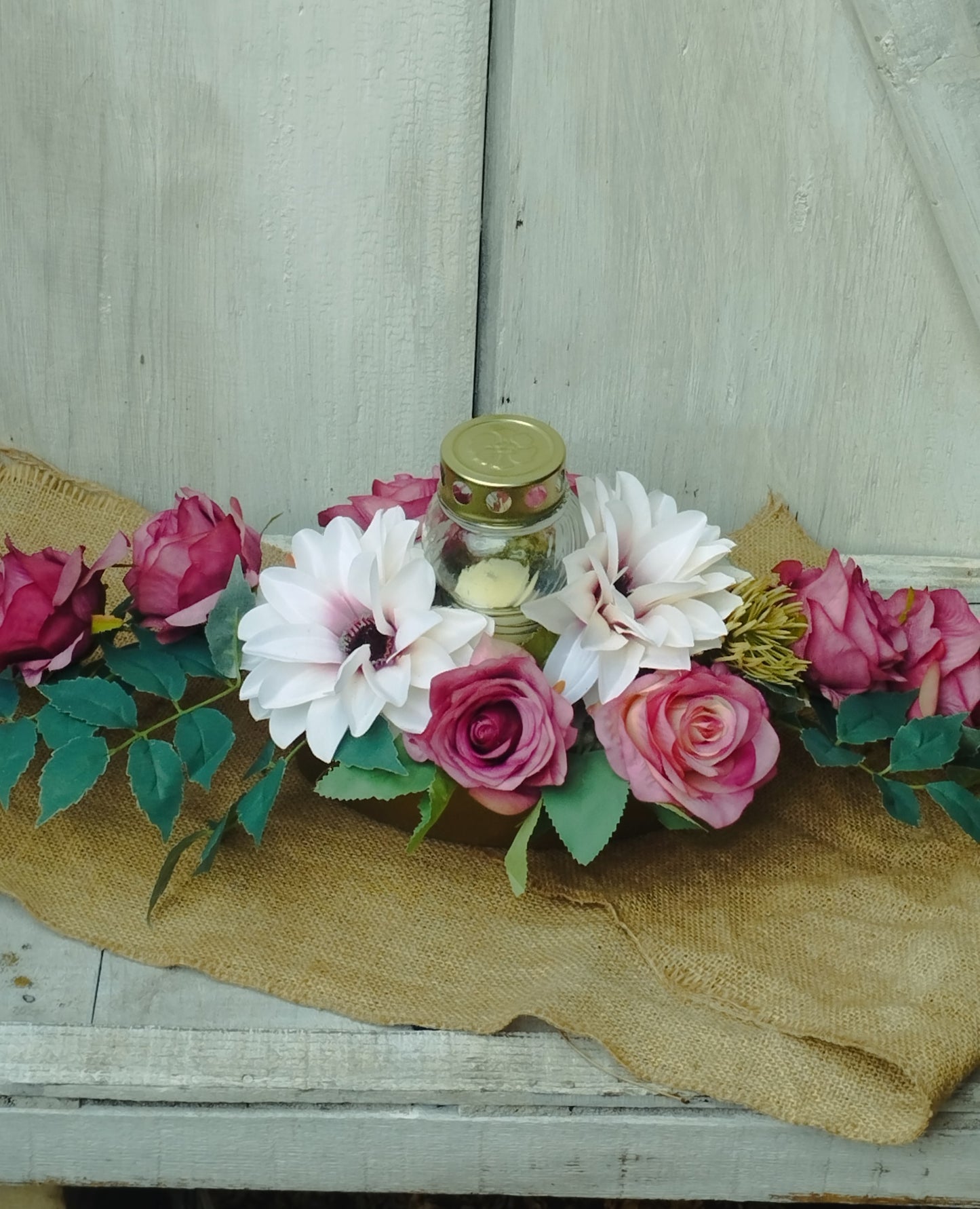 Vegyes rózsa és dália tál mécsessel