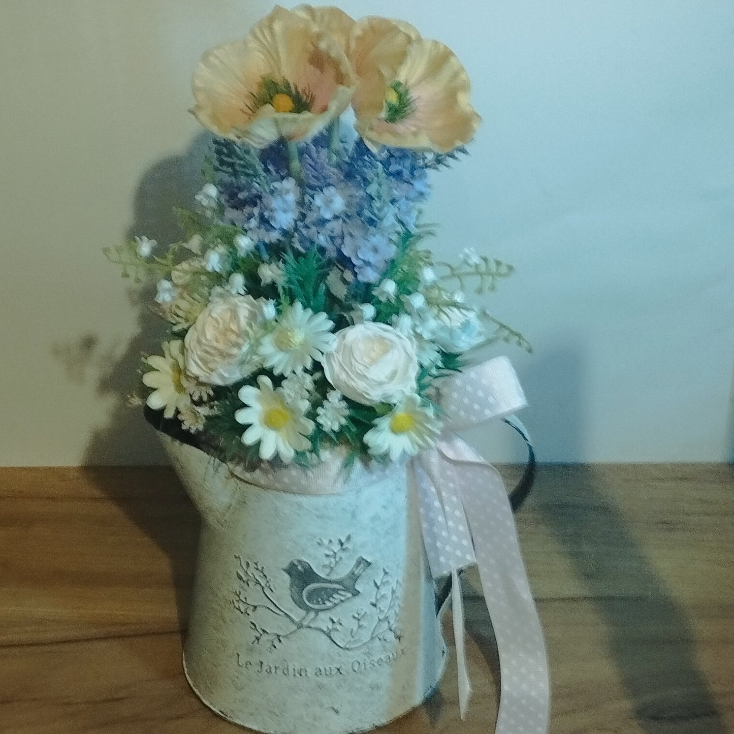 Rózsaszín pipacs, bádog kancsóban