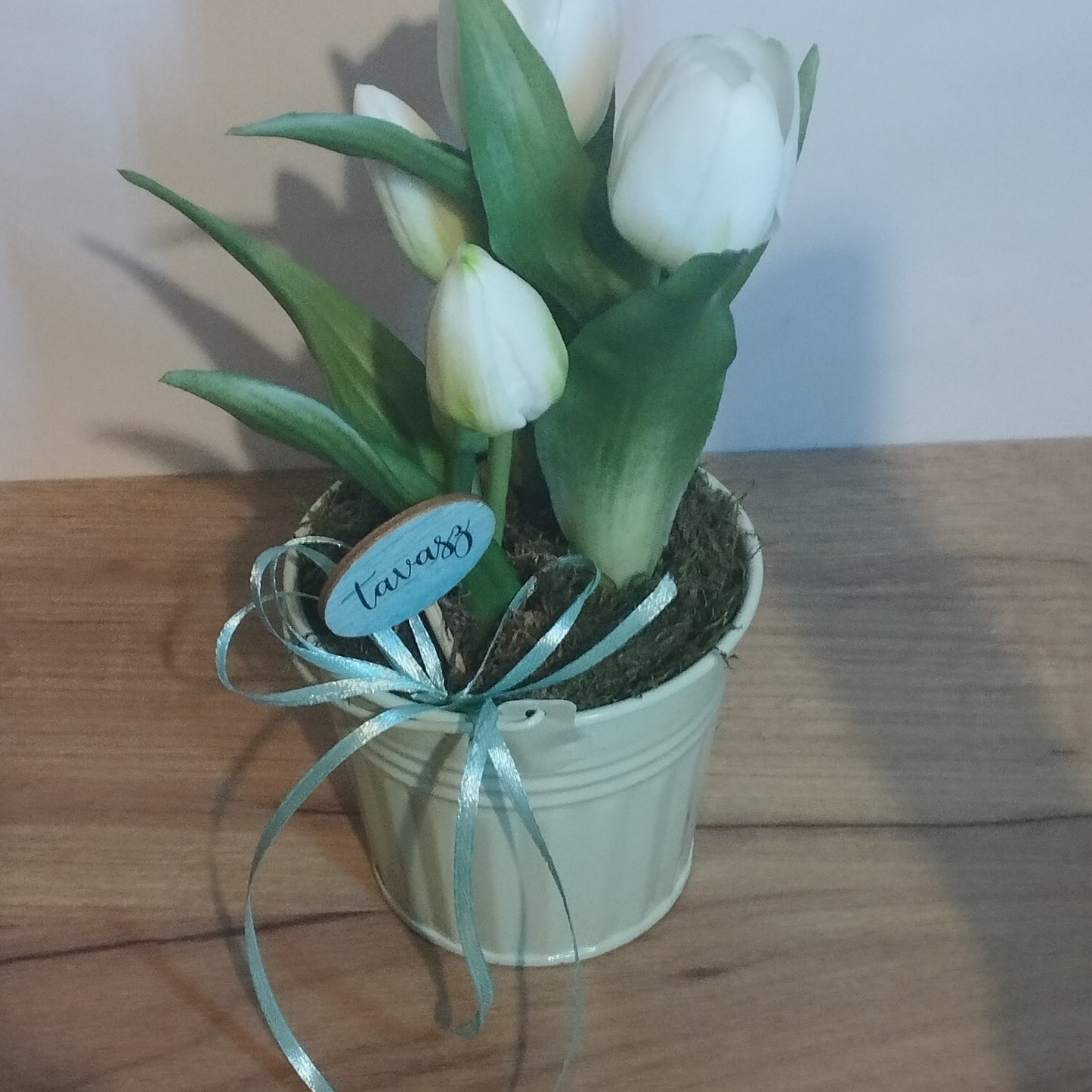 Színes élet hű gumi tulipánok ,bádog vödörben