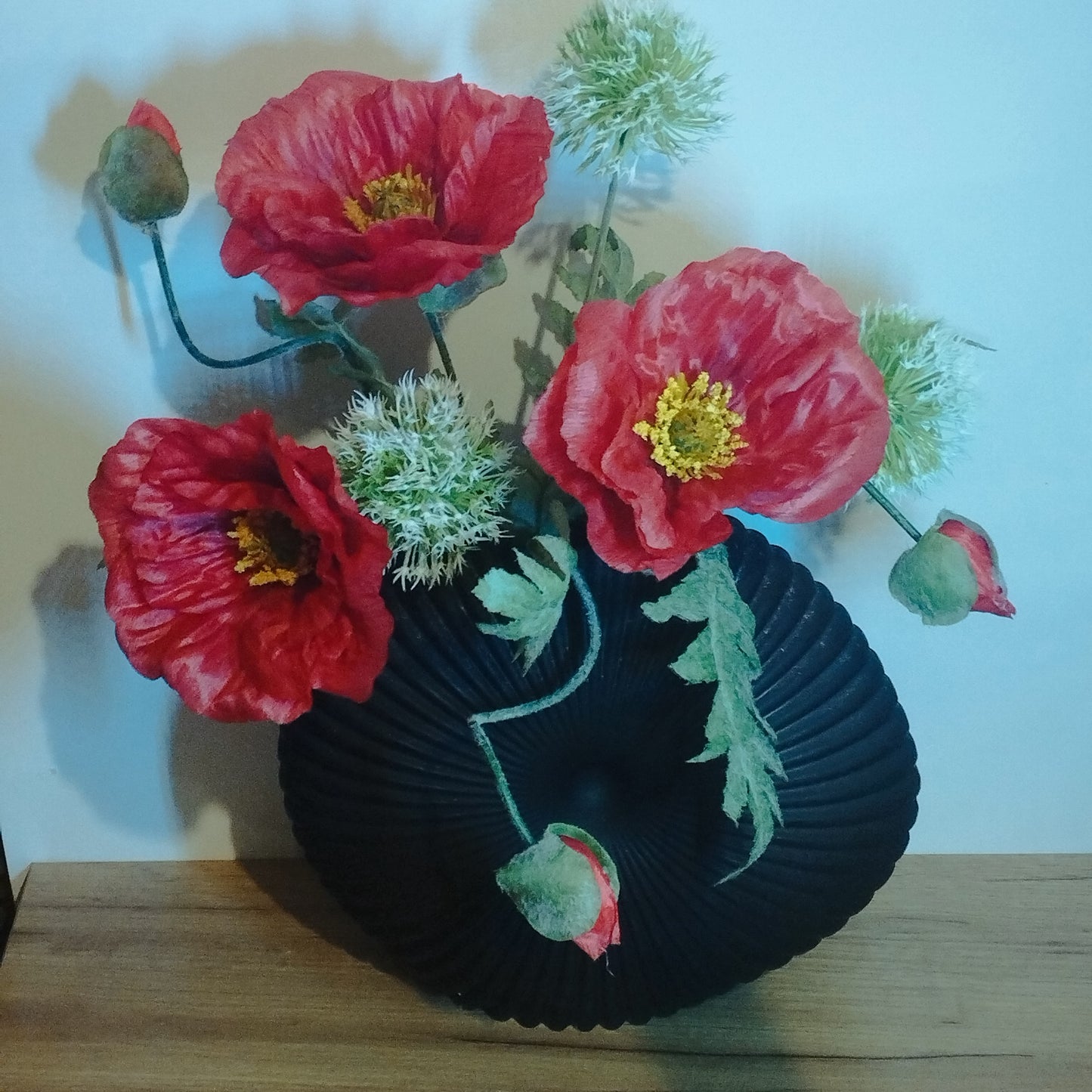 Pipacs fekete vázában