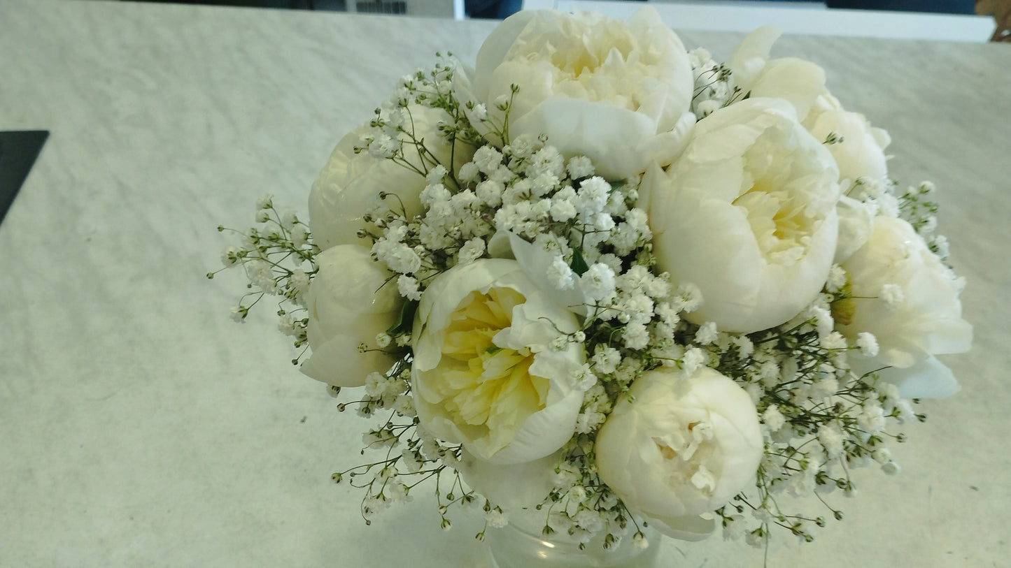 Mennyaszonyi csokor  fehér peoniából
