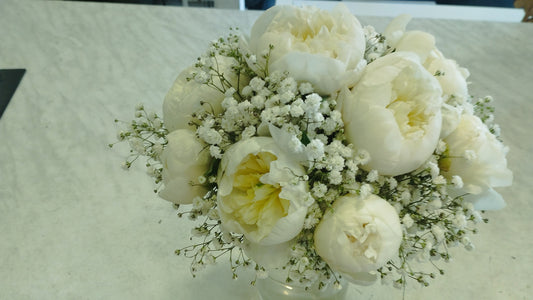 Mennyaszonyi csokor  fehér peoniából