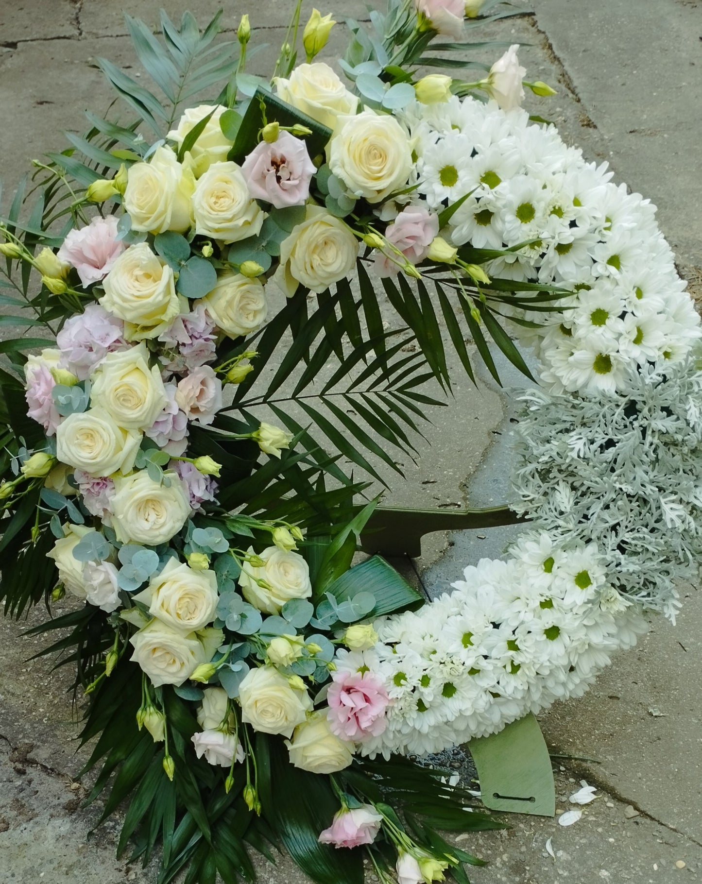 Álló oázisos családi tűzőt koszorú 65 cm