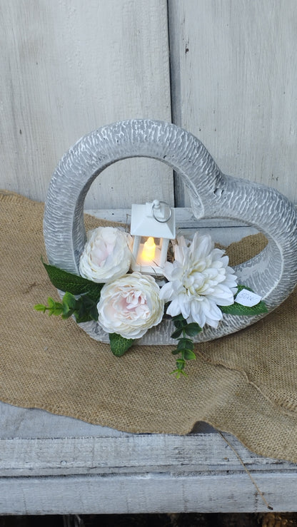 Kő szív lámpással