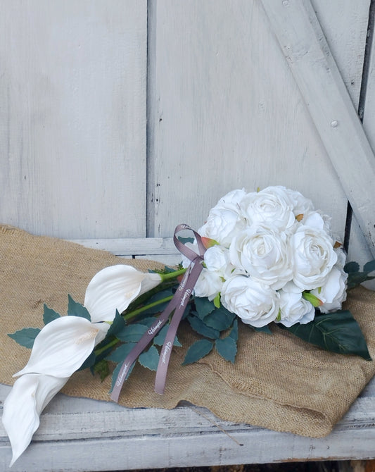 Elegáns rózsa dísz kálával