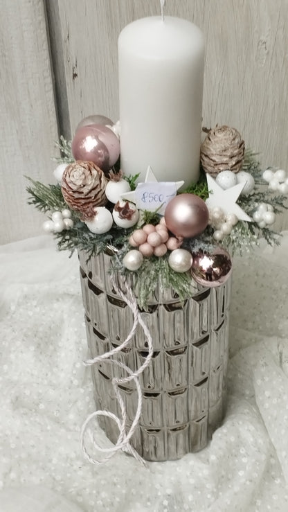 Ezüst vázában ,púder és fehér asztal dísz