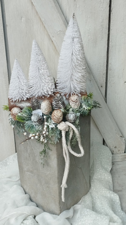 Bejárati dísz szürke kaspóban