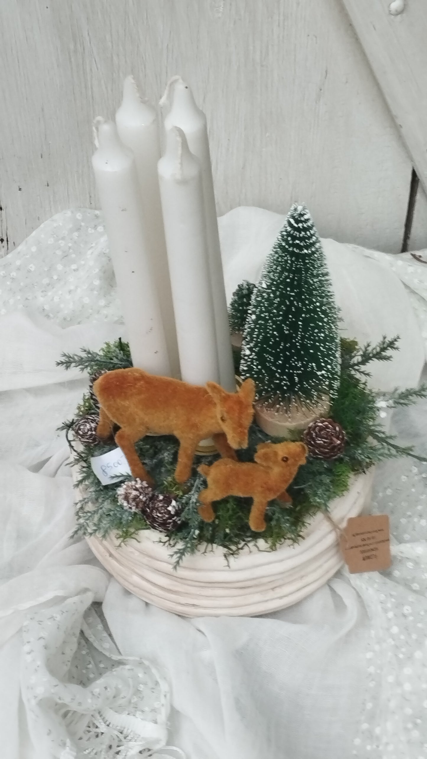 Őzikés dísz a fenyvesben