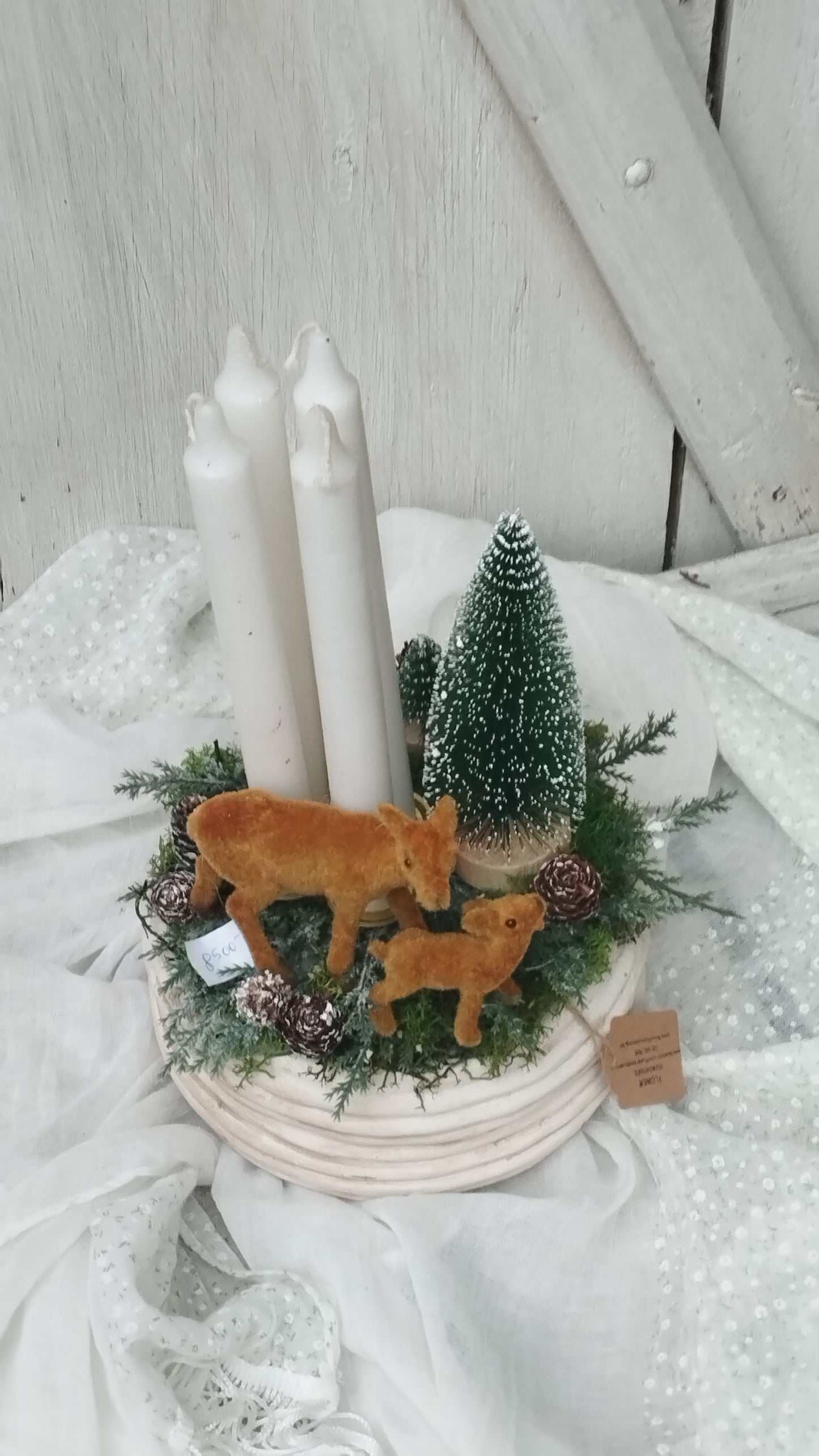 Őzikés dísz a fenyvesben