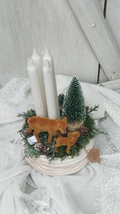 Őzikés dísz a fenyvesben