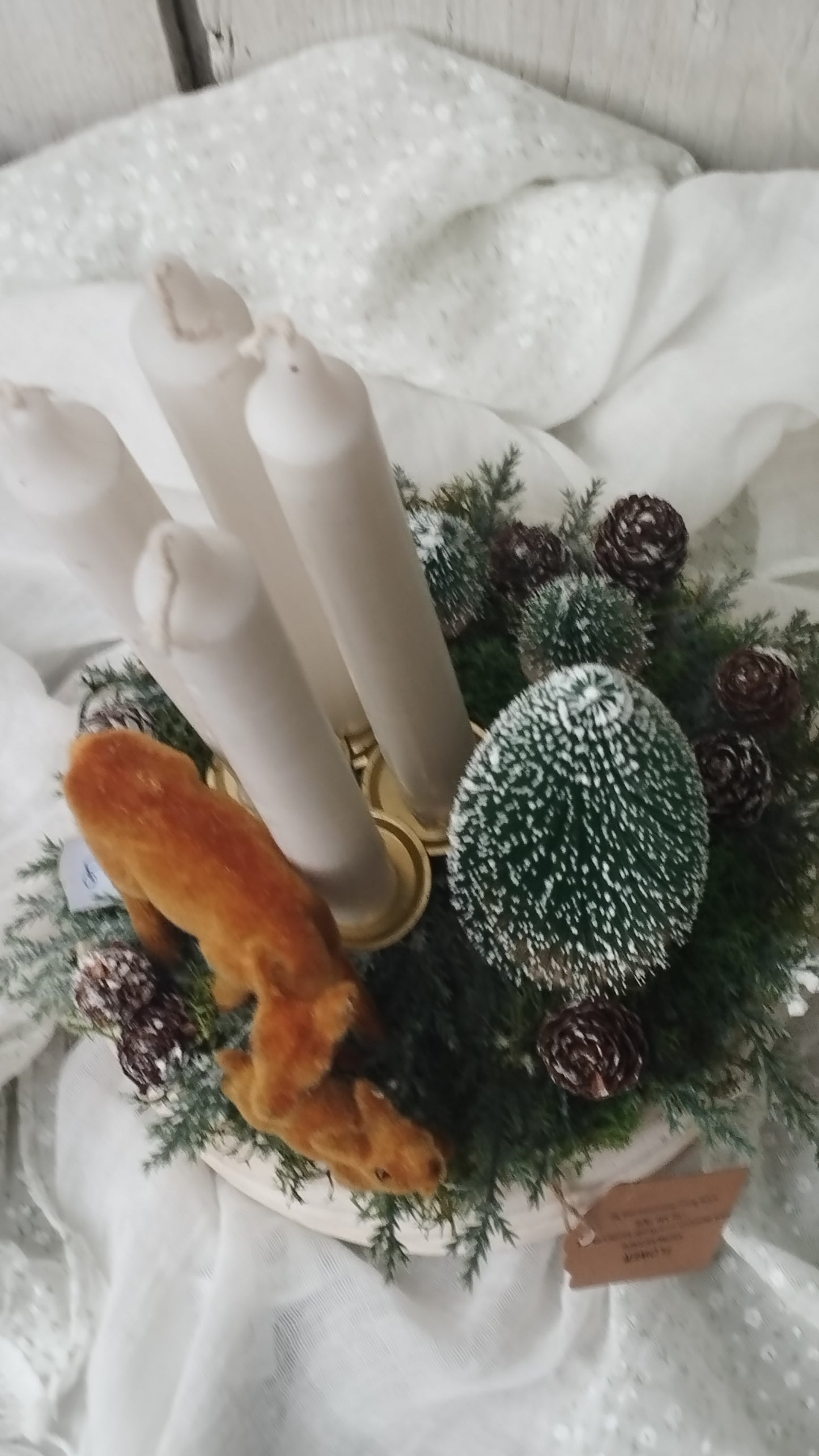 Őzikés dísz a fenyvesben