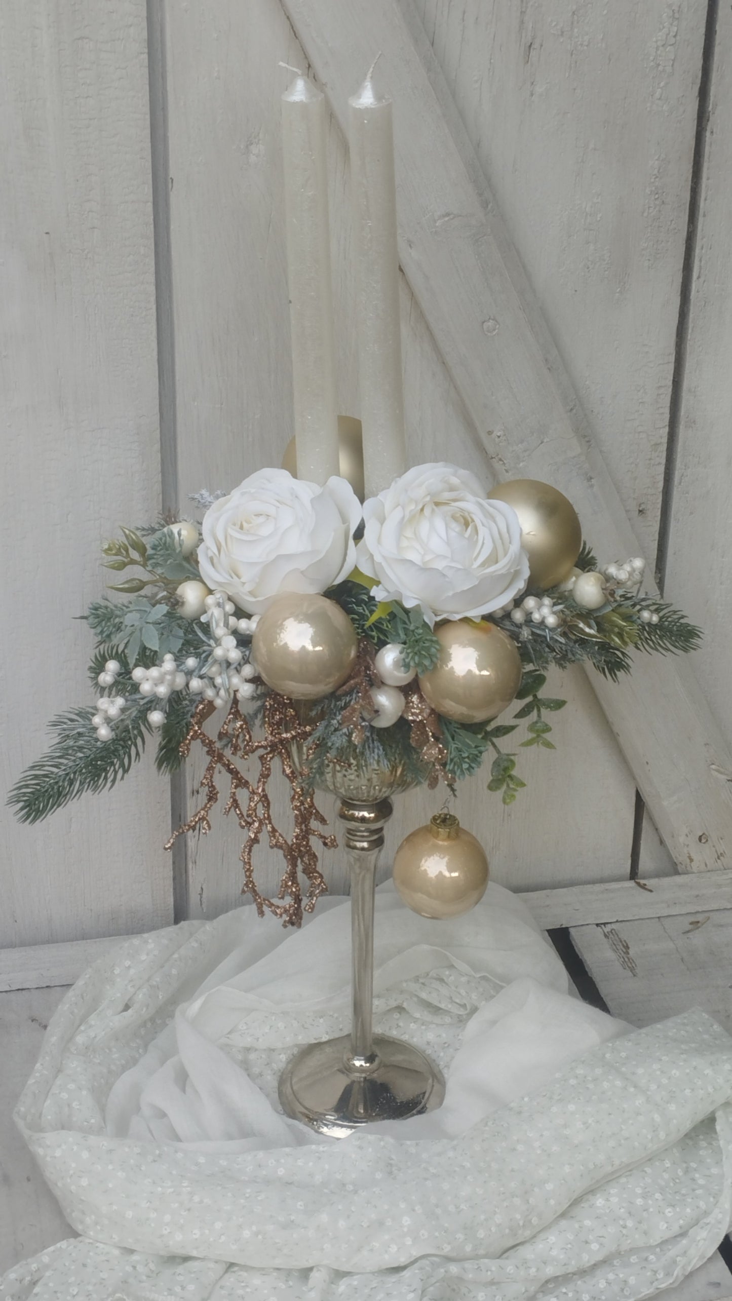 Elegáns fehér és bézs  kehelydísz