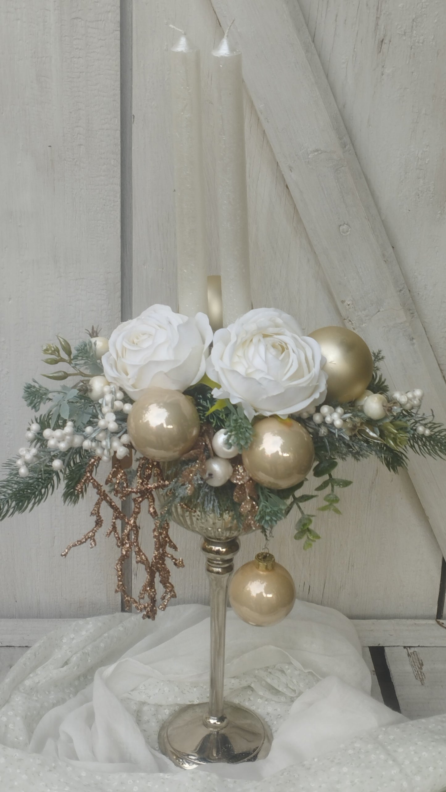 Elegáns fehér és bézs  kehelydísz