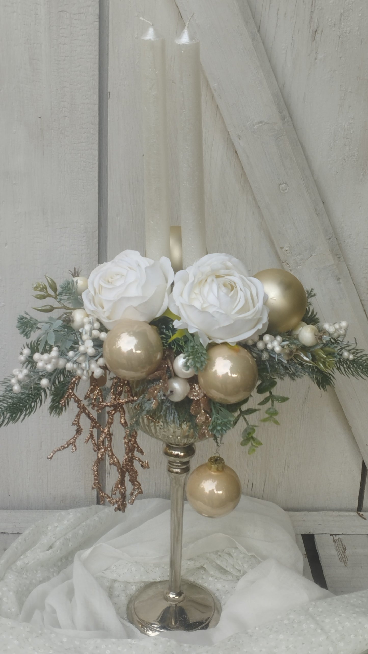 Elegáns fehér és bézs  kehelydísz