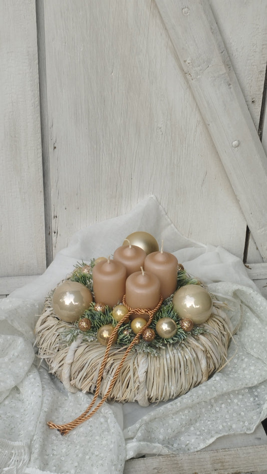 Bézs és arany adventi koszorú