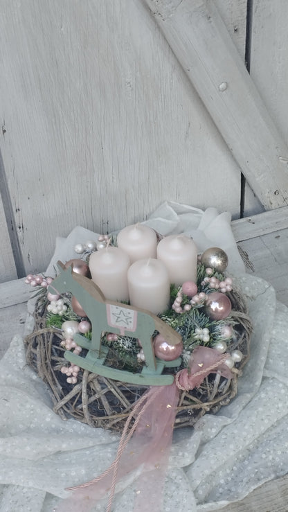 Pasztel zöld fa lovacska púder rózsaszínnel