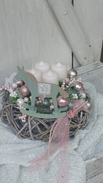 Pasztel zöld fa lovacska púder rózsaszínnel