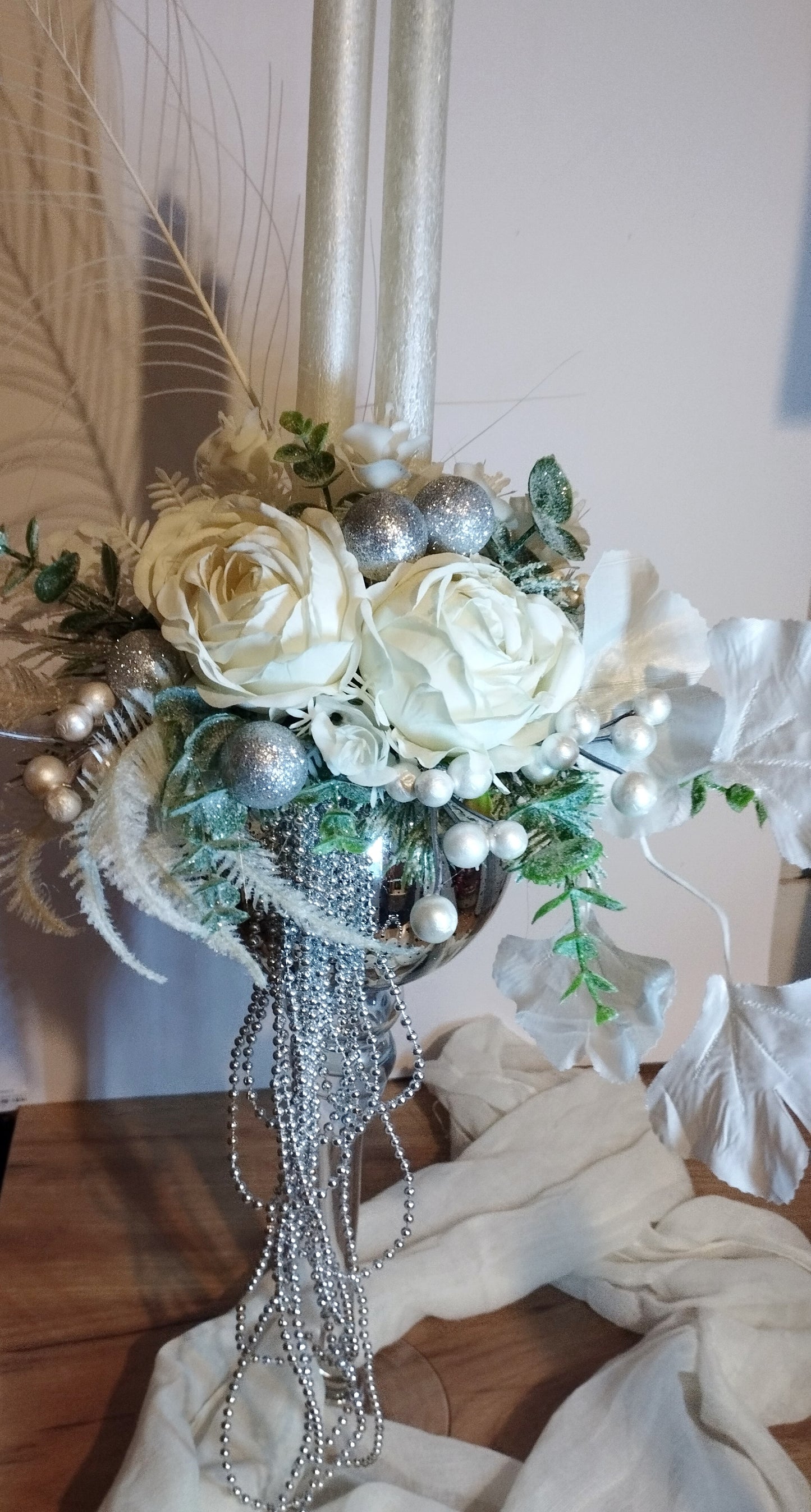 Ezüst elegáns kehely  fehér díszítéssel