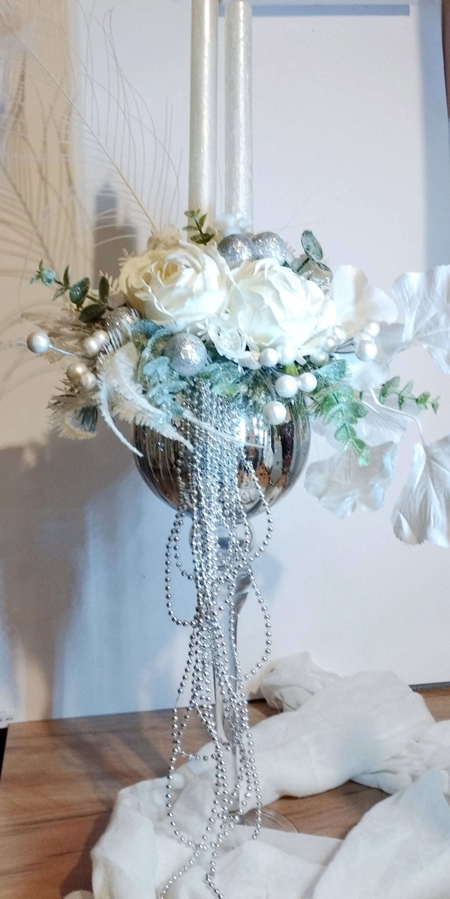 Ezüst elegáns kehely  fehér díszítéssel