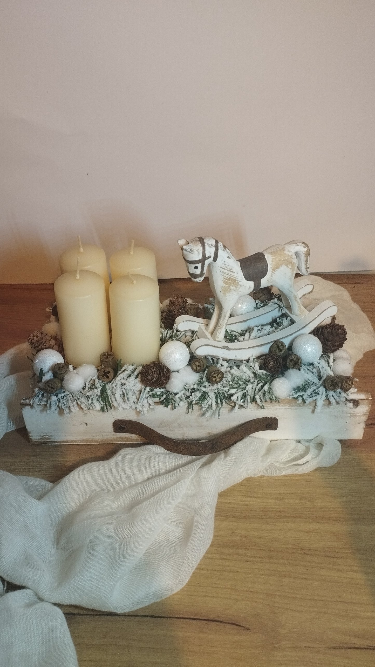 Rusztikus fa lovacskás adventi rozsdás fiókban