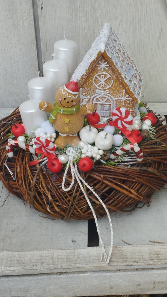 Adventi koszorú mézeskalácsos házikó Mézikével