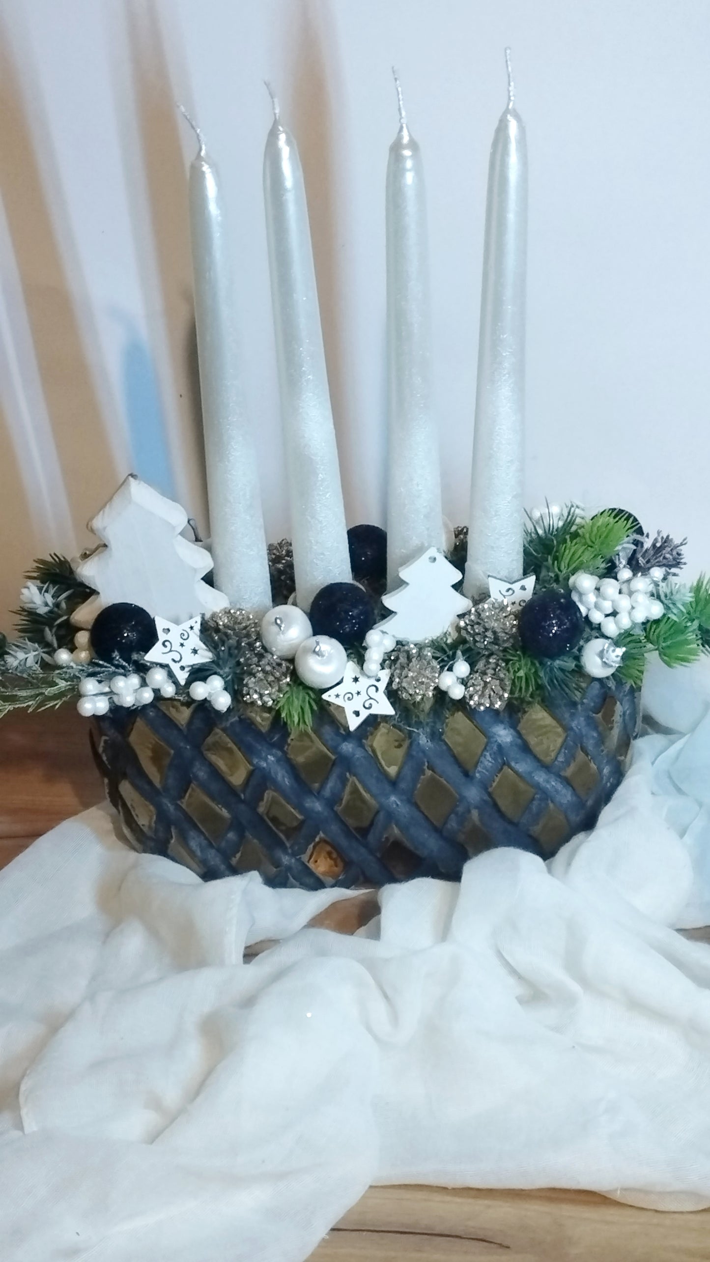 Arany fekete kaspóban fenyős dísz