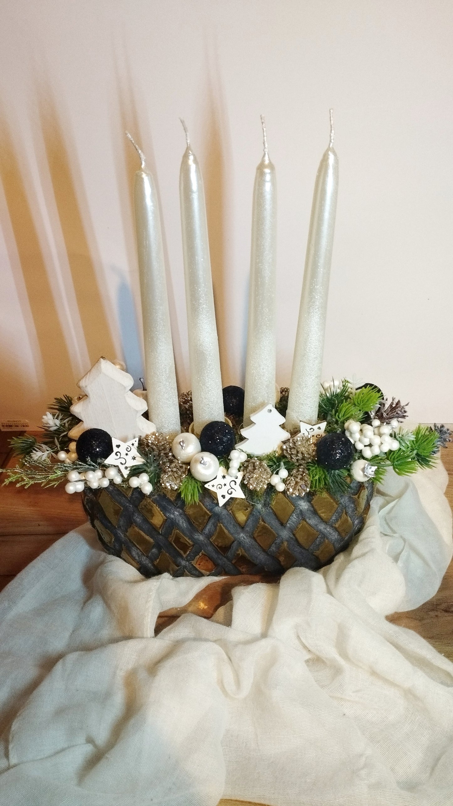 Arany fekete kaspóban fenyős dísz