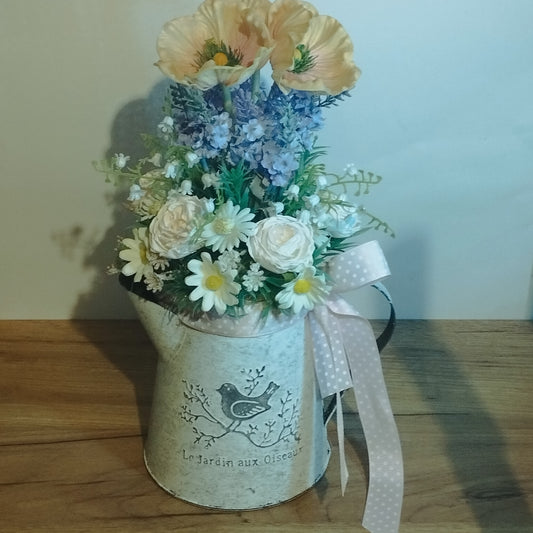 Rózsaszín pipacs, bádog kancsóban