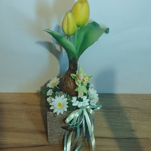 Tavasz tündér sárga tulipánnal