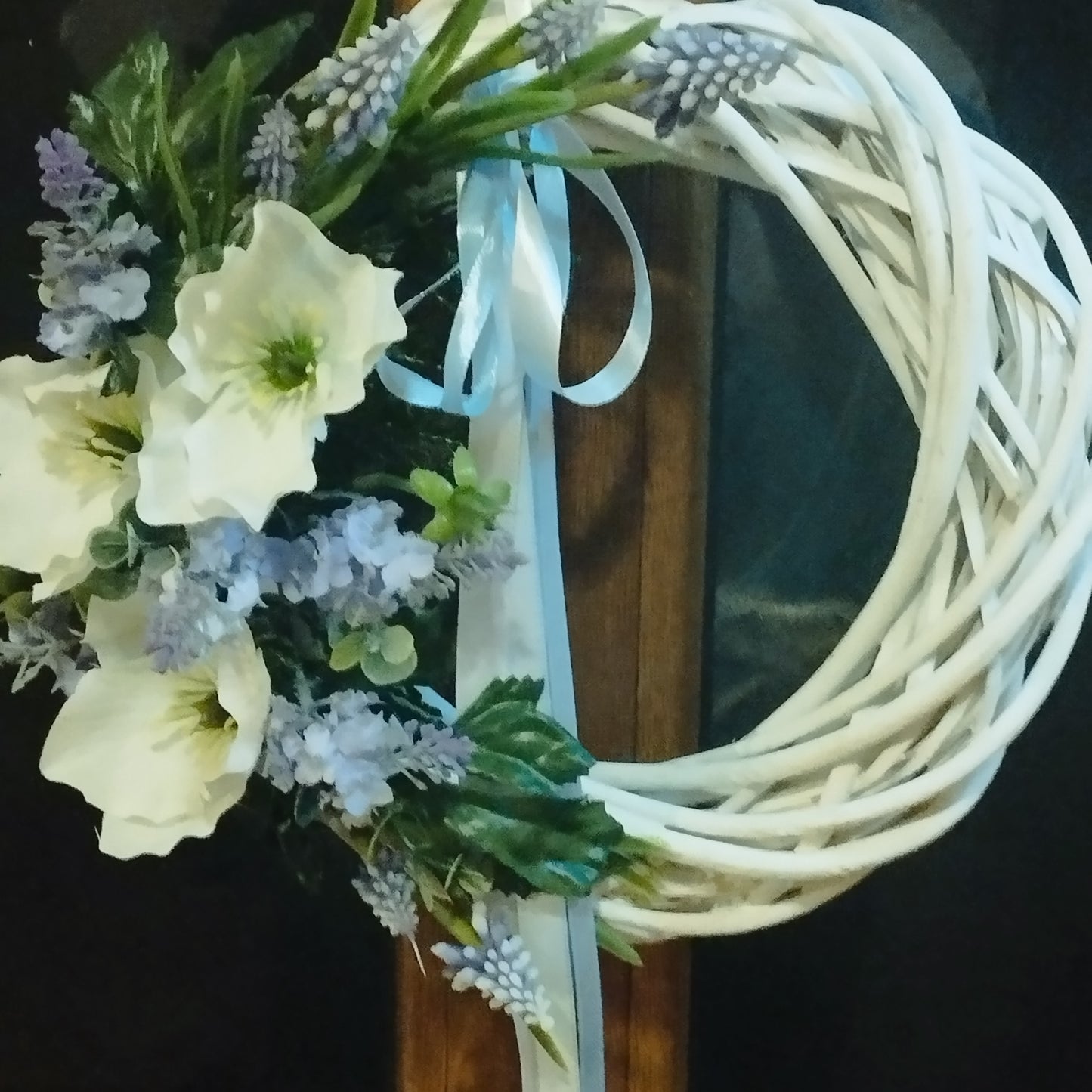 Fehér hunyor ,kék gyöngyike