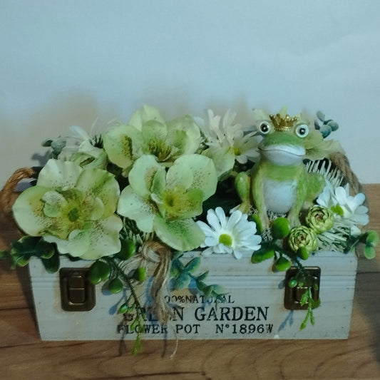 Zöld Hunyor fa dobozban békával