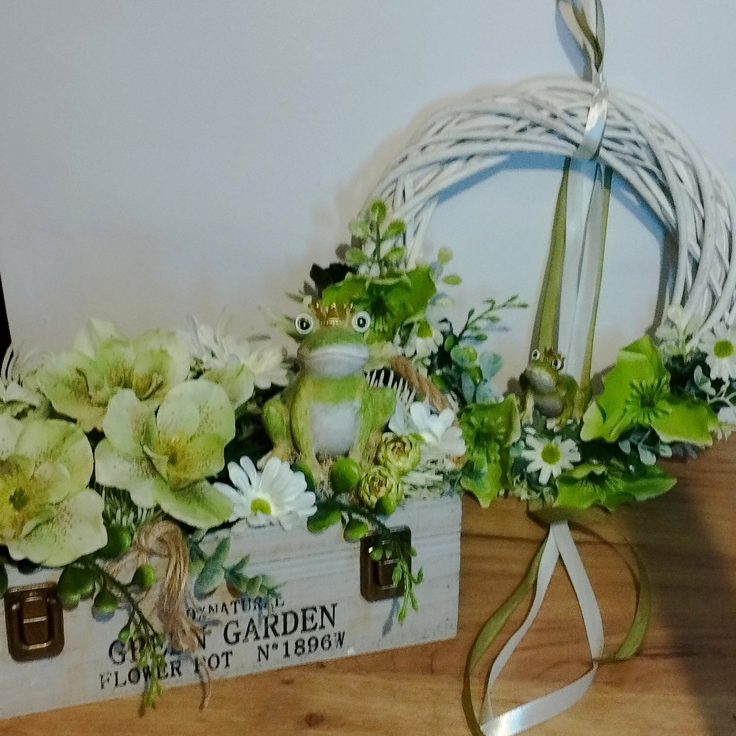 Szettben zöld hunyor békával