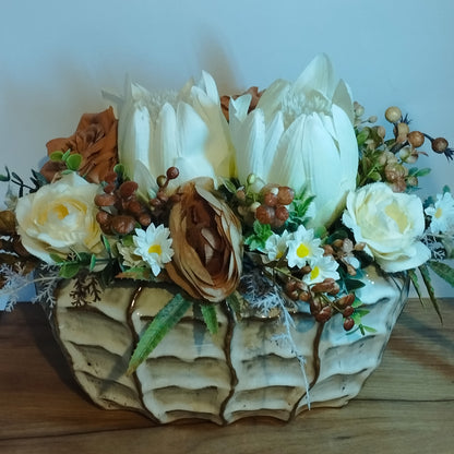 Egy impozáns kisebb kaspóban készült próteás dísz