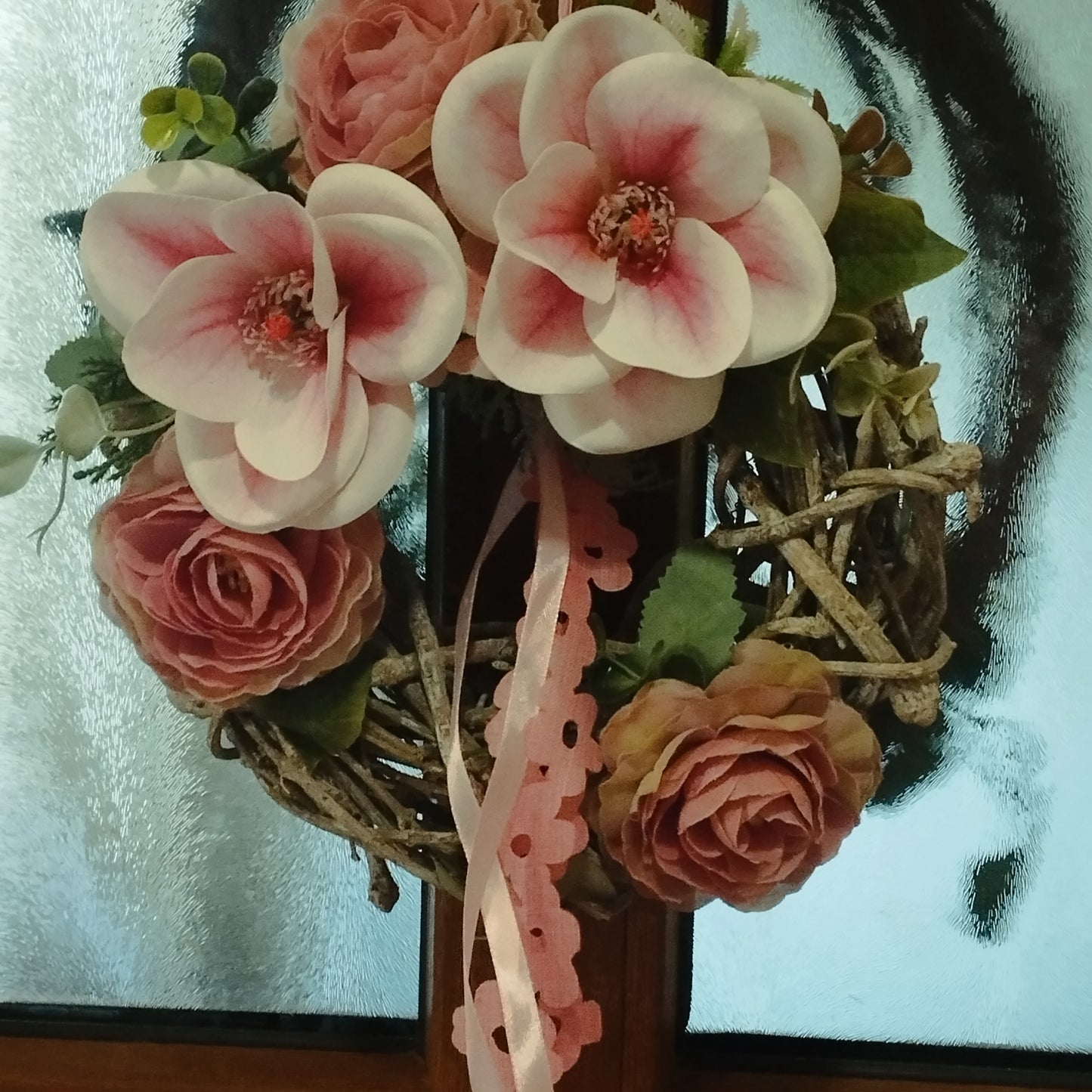 Magnóliás koszorú vessző alapon