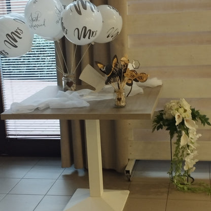 Bérelhető festőálvány ,pad fotósarok teljes dekorációval kellékekkel